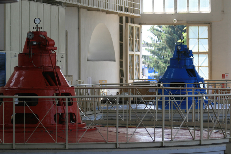 Illustration for article titled A Rare Look Deep Inside an Old-Fashioned Hydroelectric Power Plant